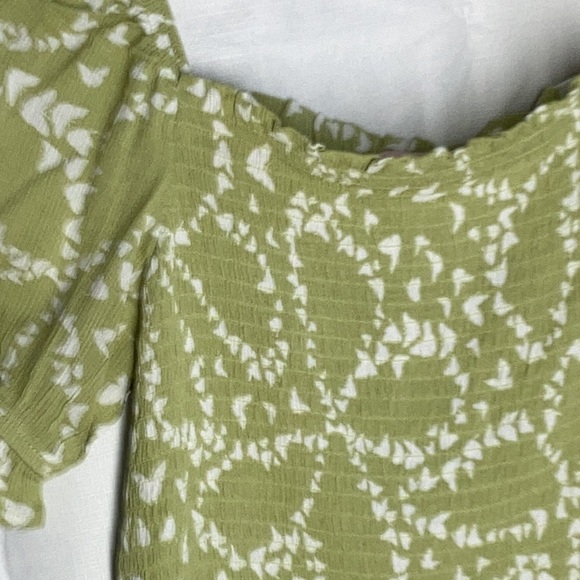 So smocked puff sleeve crop top w butterfly abstract print L jrs - Picture 9 of 17